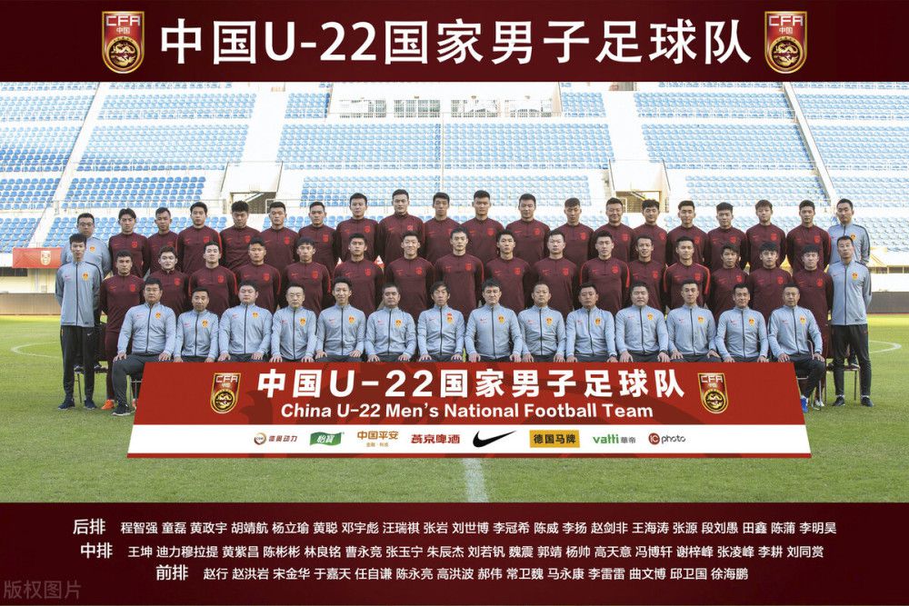 陆编剧却自觉得发现了甚么新年夜陆，不吝盗窟一个黑泽明之类的调调排一个片子版舞台剧，忙不迭地给不雅众们填鸭。